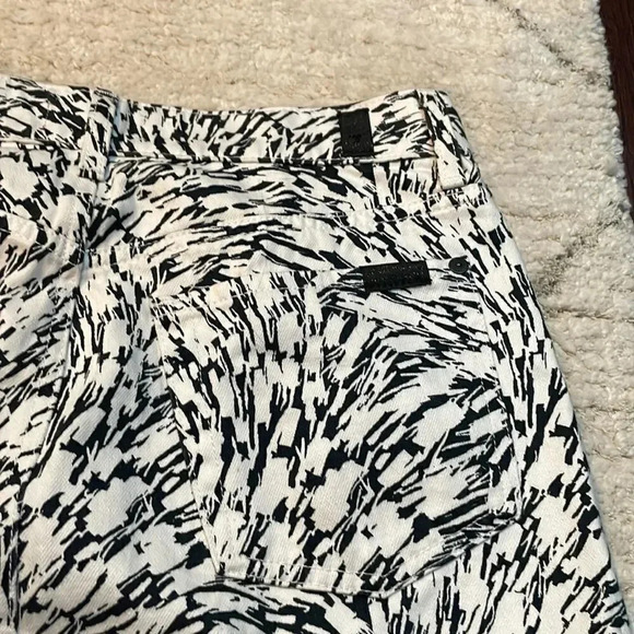 7 For All Mankind Abstract Mini Jean Skirt Size 28 NWT Black/White - Picture 7 of 8